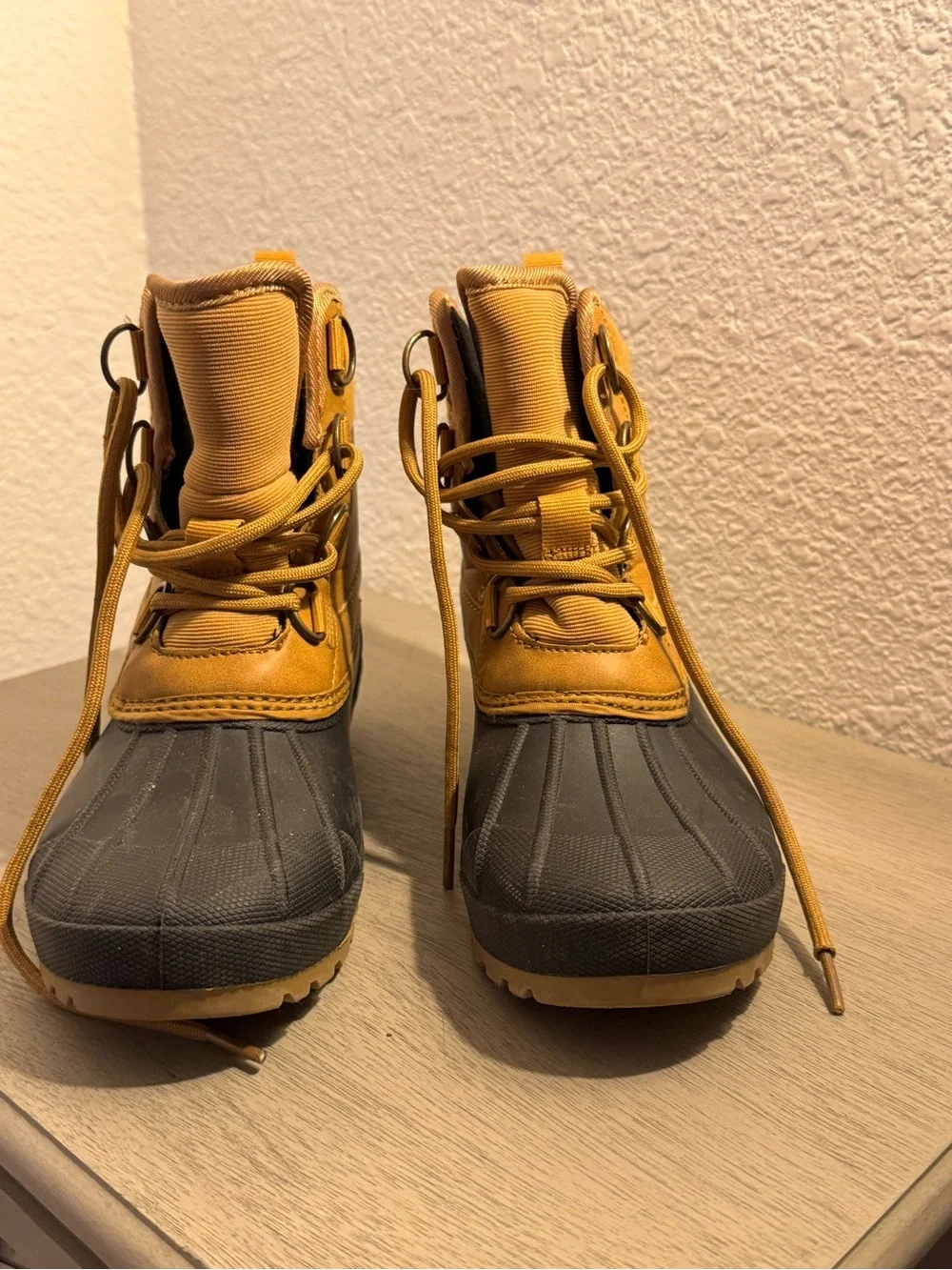 Duck Boots Women’s 6